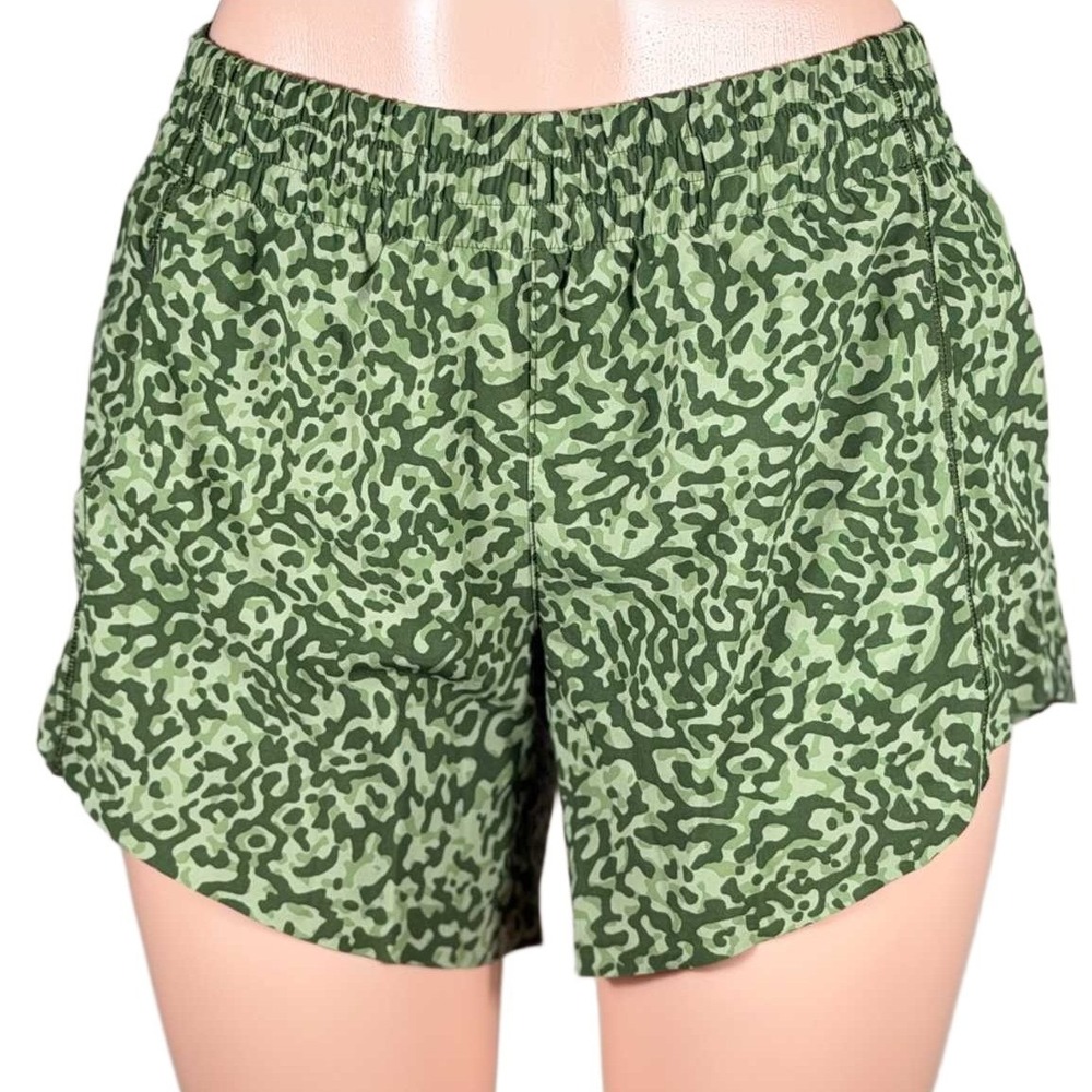 Athleta Hustle 4.5 Short Green Camo Abstract Print Running Shorts Small